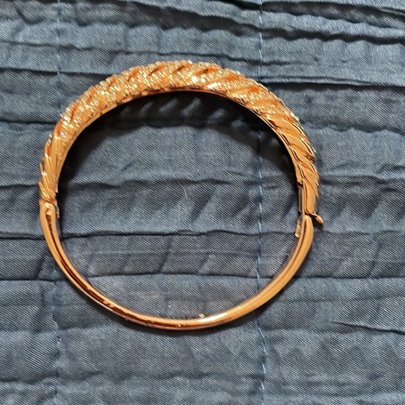 Rose gold bangle bracelet - Picture 3 of 5